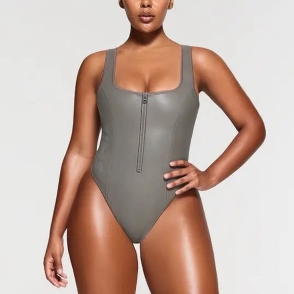 SKIMS Rubberized Scuba Zip-Front Scoop Neck One Piece Swimsuit - Picture 1 of 4